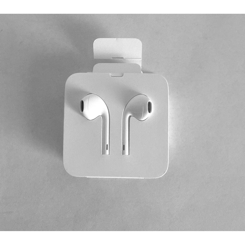 Apple Earbuds with Lightning Connector White Wired Headphones NEW